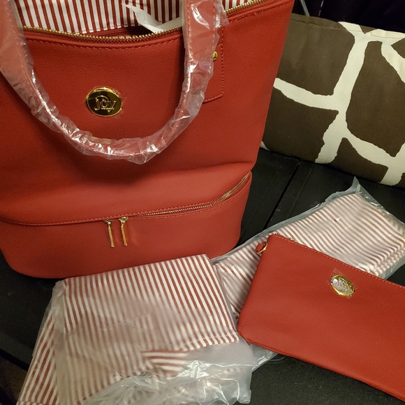 NEW Large Leather Tote - Picture 2 of 6